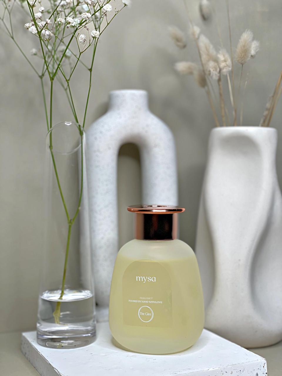 Diffuser with candle styling